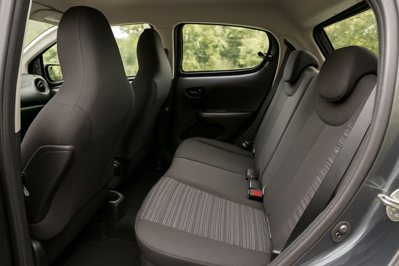 Peugeot 108 (2014 - 2022) photo 11 (exterior)